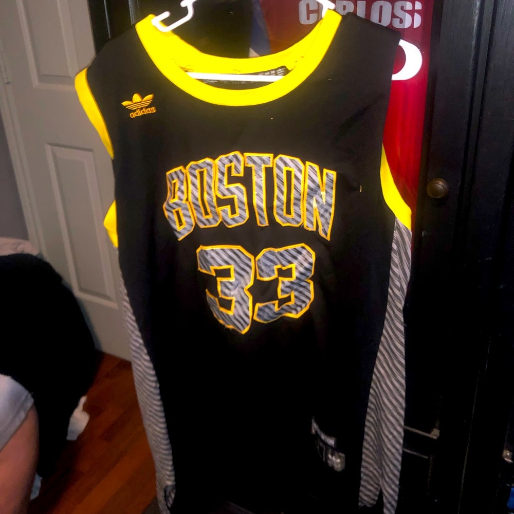 Larry Bird “Black and Yellow variant” jersey